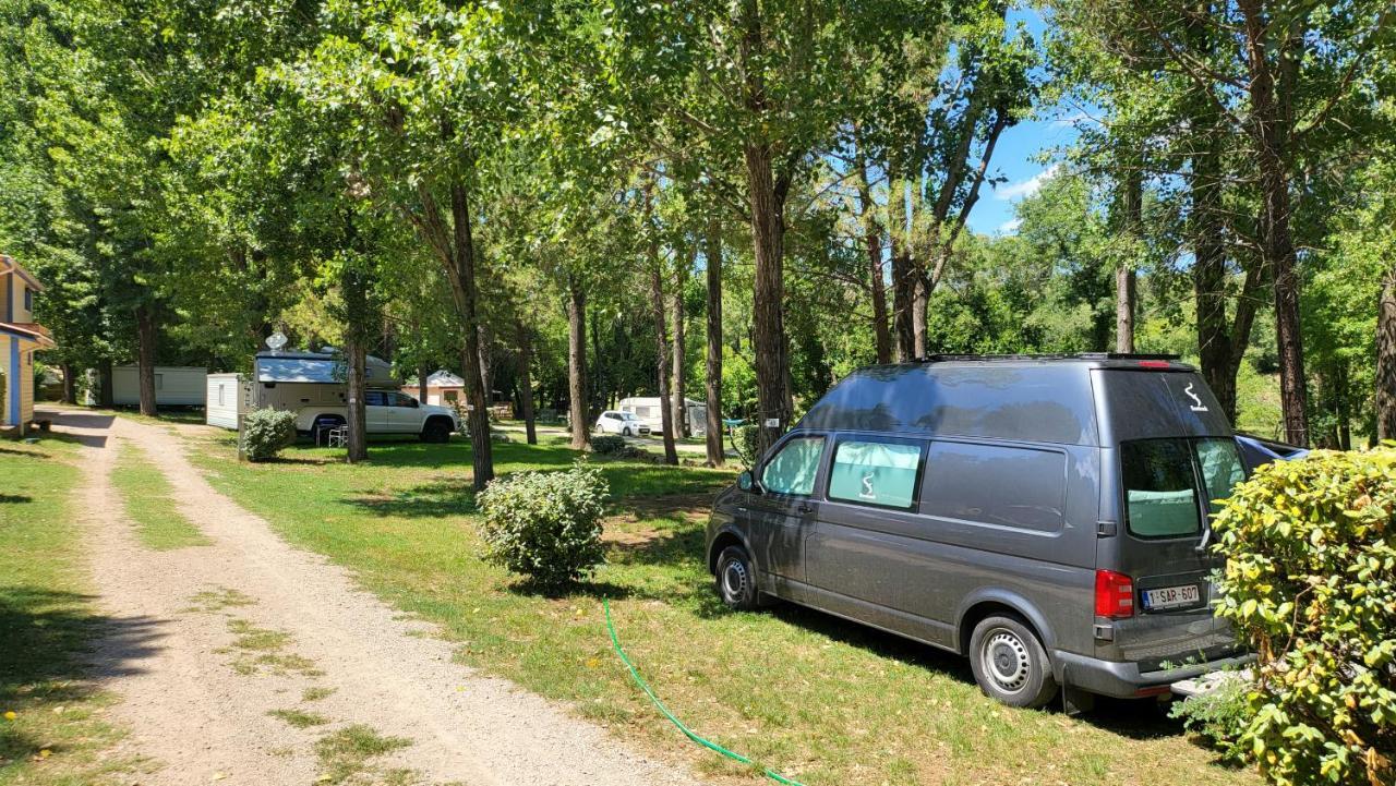 Camping De Graniers Monoblet Eksteriør bilde