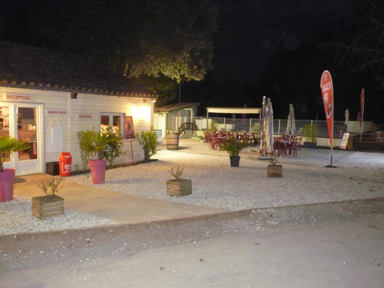 Camping De Graniers Monoblet Eksteriør bilde