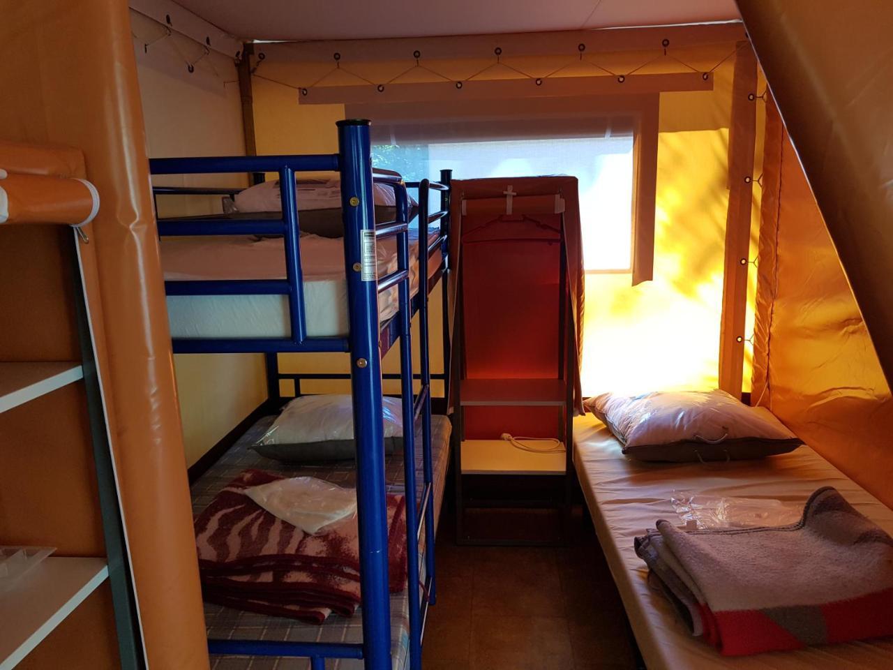 Camping De Graniers Monoblet Eksteriør bilde